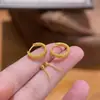 Brincos de Gelo Triturado Dourados Mais Vendidos na Fronteira, Acessórios de Orelha Simples Versáteis de Alta Qualidade, Brincos com Design de Nicho da Moda