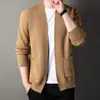 Jaqueta Cardigan de Tricô Vazado Nova Outono 2025 para Homens, Suéter Color Sólida Elegante Estilo Coreano Manga Longa Masculino