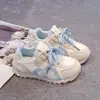 Zapatos Infantiles Forrest Gump Modelo Primavera y Otoño Tenis de Piel para Niños Nuevo Estilo 2026 Zapatos de Entrenamiento Alemanes para Niñas Venta al por Mayor