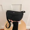 Bolso bandolera de color liso al por mayor transfronterizo, bolso de hombro simple y moderno de moda, bolso de hombro casual impermeable y resistente al desgaste para viajes