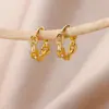 Pendientes de Oro de 18K Elegantes Transfronterizos Lujo Accesible Europeos y Americanos de Gama Alta Versátiles Simples para Piercing de Oreja para Mujeres Fabricante Mayorista