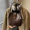 Bolsas Transfronteiriças para Mulheres 2025 Novo Outono e Inverno High-End Retro Luxo Leve Bolsas de Mão Versáteis para Trabalho e Deslocamento Bolsas Transversais