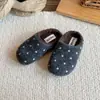 Chinelos Infantis de Algodão com Suporte de Calcanhar, Bolinhas, Quentes, Pelúcia Extra, Antiderrapantes, Sola Macia, Sapatos Peludos para Bebê para Casa e Interior, Unissex