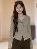 Camiseta de Manga Larga con Botón de Madera Estilo Puro Deseo para Mujer, Nuevo Top Versátil de Nicho Adelgazante de Cintura Relajada Otoño/Invierno