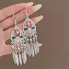 Aretes de Estilo Exótico de Venta Caliente Retro Literario Clásico Dignificado Ganchos para la Oreja Versátil Hueco Moda Borla Colgantes