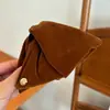 Presilha de Garra Triangular com Concha de Cetim Estilo Francês, Acessório de Cabelo Versátil de Alta Qualidade e Tendência para a Parte de Trás da Cabeça