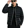 Chaqueta ligera de algodón para hombre, otoño e invierno 2026, estilo corto, cuello alto, abrigo cálido con relleno de algodón, ropa exterior cortavientos para hombre con relleno de plumón de algodón
