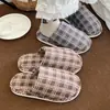 Zapatos de Invierno Cálidos para Exteriores para Estudiantes, Pantuflas Peludas de Suela Gruesa con Tacto Suave, Pantuflas de Algodón para Mujer, Modelo Nuevo 2026 al por Mayor