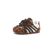 Zapatos infantiles Forrest Gump 2026 otoño nuevo modelo zapatillas de entrenamiento alemanas para niñas zapatillas deportivas para niños zapatos casuales para niños pequeños