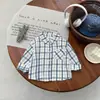Camisa de algodón para niños de principios de otoño 2026 primavera y otoño nueva ropa de bebé elegante chaqueta de camisa casual para niños moderna