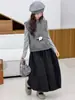 Conjunto de Tres Piezas para Niñas Otoño e Invierno Nuevo Estilo Coreano Chaleco de Punto Capa Base Superior Falda Botón Flor Set de Tres Piezas Falda Primavera y Otoño