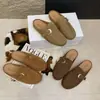 Mules femininas de calçar em estoque, adequadas para o trajeto ao trabalho, chinelos casuais com bico redondo e tira com fivela