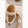 Zapatos de Algodón para Nieve Cálidos Retro de Suela Gruesa para Mujer Invierno 2026 Nuevo Estilo Felpa Engrosada Zapatos Bochen Peludos del Noreste