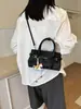 Bolso de hombro para transmisión en vivo estilo influencer al por mayor, nuevo modelo de verano para viajes, bolso de mano retro moderno transfronterizo, bolso cruzado para mujer