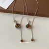 Collar con Colgante de Florero de Resina Maillard para Mujer, Lujo Ligero, Sensación de Alta Gama, Artículo Popular Otoño/Invierno, Cadena para Suéter, Collar de Diseño de Nicho