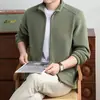 Jaqueta de fleece com gola alta masculina yingao, novo estilo outono e inverno, estilo old money, moletom grosso masculino de cor sólida com zíper, casaco masculino