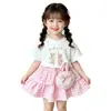 Conjunto de dos piezas de verano para niñas, ropa infantil de estilo nuevo con camiseta holgada de manga corta y falda de pastel, versión coreana de moda
