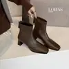 Botas de cuero retro estilo francés con tacón grueso y punta cuadrada, cierre trasero; Botines de piel de vaca adelgazantes de tacón medio para comercio exterior transfronterizo; Botas Martin de otoño e invierno