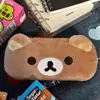 Estojo de Lápis Rilakkuma Peludo e Fofo para Meninas, Bolsa de Maquiagem com Aparência Sofisticada, Estojo de Lápis de Papelaria Cartoon de Grande Capacidade, Porta-Canetas