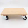 Acessórios para máquina de bordar computadorizada, incluindo um guia-fio para trocar o fio da bobina, uma máquina de bordar estilo scooter, uma scooter com recursos anti-emaranhamento e uma roda universal para trabalho de bordado