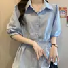 Camisa feminina listrada azul, camisa elegante de manga curta estilo francês, verão plus size 2026, novo top afunilado que marca a cintura