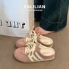 Chinelos Baotou para Verão Feminino para Uso Externo 2025 Novos Super Populares Sapatos de Treino Moral Sem Salto Sapatos Preguiçosos Sandálias de Um Dedo