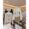 AS OFFICIAL Top de manga larga con botones, cuello en V, diseño plisado suave y versátil estilo coreano para mujer 29006