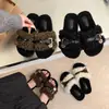 Zapatillas planas de moda estilo Chanel para mujer, nueva colección otoño/invierno 2026, para interior/exterior, mullidas y cálidas, con diseño de una sola tira y forro de felpa