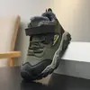 Nuevos zapatos deportivos para niños de otoño e invierno, forrados de felpa y engrosados para abrigar, zapatos de algodón de talla grande para uso en exteriores, zapatos casuales antideslizantes para niños mayores, transfronterizos