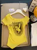Camiseta versátil de manga corta con estampado, estilo chica hot americana de un solo hombro, dulce y fresca, para mujer, nuevo top irregular ajustado, moderno