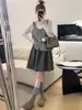 Falda Corta de Lana Gris Oscuro con Capullos Florales para Mujer Otoño Nueva Llegada Petite Cintura Alta Holgada Moldeadora Falda de Línea A