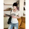 Camiseta de Algodón Puro con Estampado de Letras, Cuello en V, Manga Corta, Talla Grande, Estilo Universitario para Mujer, Verano 2026, Ceñida a la Cintura, Sencilla, Hombro Normal