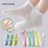 Meias infantis meninas Zhuji meias esportivas brancas atacado primavera e outono meias absorventes de suor meninos e estudantes meias brancas