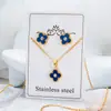 Europa Más Vendido Flor Única de Trébol de Cuatro Hojas Unilateral con Diamantes Blancos en el Centro Estilo Clásico de Moda Collar para Clavícula + Pendientes