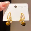 Brincos Redondos Banhados a Ouro 18K Real com Zircônia e Pedra Olho de Tigre, Brincos Retro Maillard, Brincos de Luxo Leve de Alta Qualidade