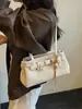 Bolsa pequena moderna e estilosa para mulheres, novo modelo 2026, bolsa baguete de ombro estilo hot girl, bolsa de ombro texturizada da moda de verão