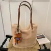 Nova Bolsa Tote de Ombro Único Personalizada Tendência Cor Sólida de Alta Qualidade Moda Outono/Inverno 2026 Bolsa de Pelúcia de Mão para Mulheres