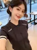Camiseta de Punto de Manga Corta con Cuello Polo de Color Contrastante Estilo Universitario Coreano para Mujer 2026 Verano Nuevo Top Versátil que Reduce la Edad 12724