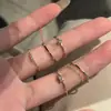 Anillo Plano Minimalista, Sencillo y Elegante, Versátil, Estilo Ins con Vibras Cool, Anillo Fino de Banda Nicho, Joyería con Acabado de Alta Gama y Aspecto Fresco