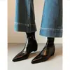 Botas de Cano Curto Apontadas Aumentadoras de Altura Sazonais First Encounter para Mulheres Outono/Inverno 2026 Novas Botas Brancas Elásticas Emagrecedoras Botas de Moda Versáteis