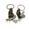 Llavero creativo para hombre, de aleación de bronce, con diseño de perro lobo y piel de vaca tejida vintage.