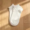 Calcetines clásicos de la serie Little Fragrance en blanco y negro con encaje, calcetines cortos de boca de burbuja para mujer, estilo delgado para primavera, verano, otoño, calcetines tobilleros para niña