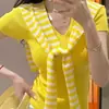 Chal Rayado Bordado Tejido de Seda de Hielo Conjunto de Dos Piezas en Capas 2026 Verano Nuevo Top con Cuello en V para Mujer para Usar Afuera