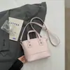 Bolso pequeño súper popular para el trabajo, bolso de hombro tejido para mujer nuevo de verano 2026, bolso cruzado tipo cubo para ir al trabajo