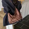 Bolsa Casual Retro de Grande Capacidade 2025 Nova para o Dia a Dia Camurça Mais Fácil de Combinar Bolsa Transversal Feminina Bolsa de Ombro Tote