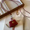 Bolso de Cuero Collar con Colgante Geométrico, Cadena para Suéter de Lujo Ligero de Alta Gama de Moda, Accesorio Elegante Versátil de Nicho