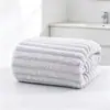 Toalla de baño de felpa de coral suave engrosada con rayas de caramelo, muy absorbente, secado rápido, no suelta pelusa, patrón ondulado, toalla de baño para el hogar