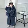 Conjunto de dos piezas casual a rayas forrado de polar para niños pequeños, 26 Otoño/Invierno, algodón, estilo coreano, conjunto de tres piezas a rayas de dibujos animados