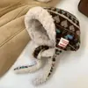 Novo Chapéu Lei Feng de Pelúcia Espesso Estilo Fair Isle para Mulheres, Chapéu Quente de Inverno para Ciclismo com Proteção de Orelha, Chapéu Aviador com Amarração para Afinar o Rosto
