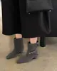 Botas de Cano Curto Quadradas Retro First Encounter para Mulheres Baixas, Fechamento com Fivela Outono/Inverno, Alongadoras de Perna, Botas Curtas Versáteis da Moda